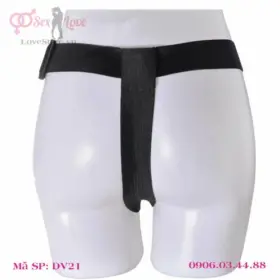 Mặt sau khi đeo dương vật giả 2 đầu lên cơ thể