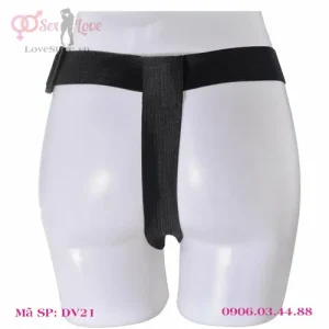 Mặt sau khi đeo dương vật giả 2 đầu lên cơ thể