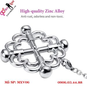 Alternative view of Kẹp núm vú hình cánh hoa bằng thép không gỉ có dây chuyền