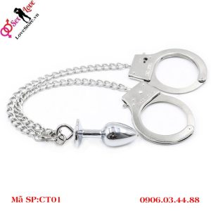 Còng tay kim loại kết nối với phích cắm hậu môn